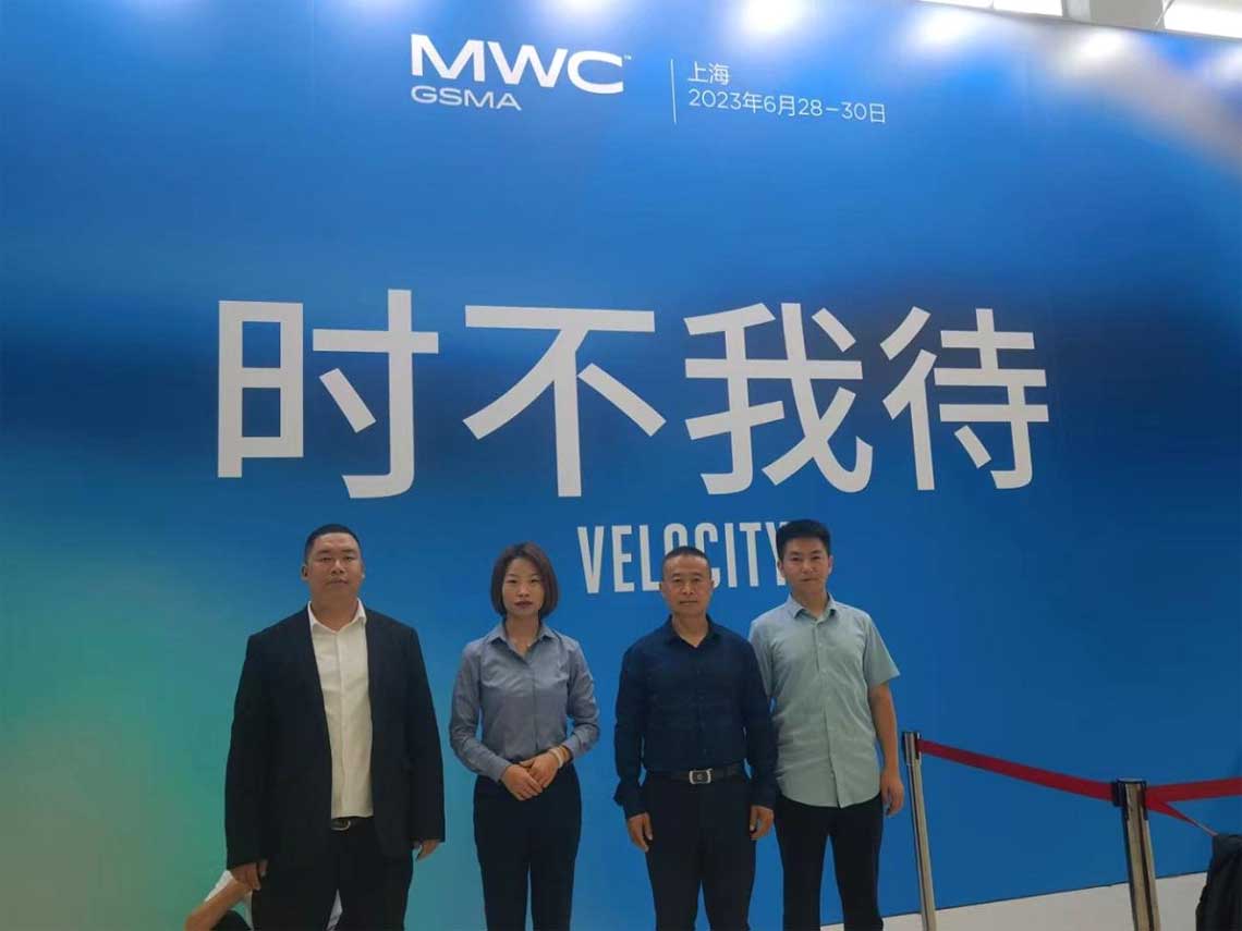 esball(中国区)官方网站参展四人合影